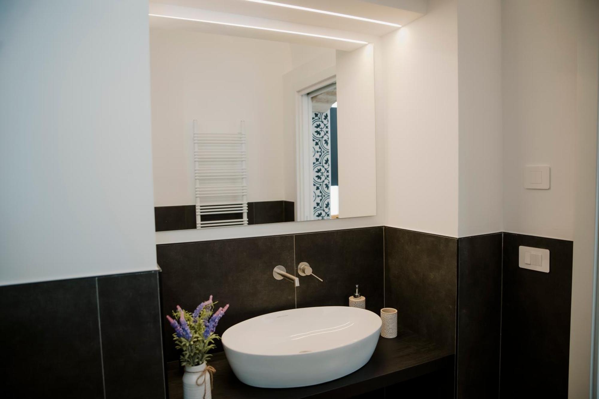 Petrina Home - Suite Rooms บาร์เลตตา ภายนอก รูปภาพ